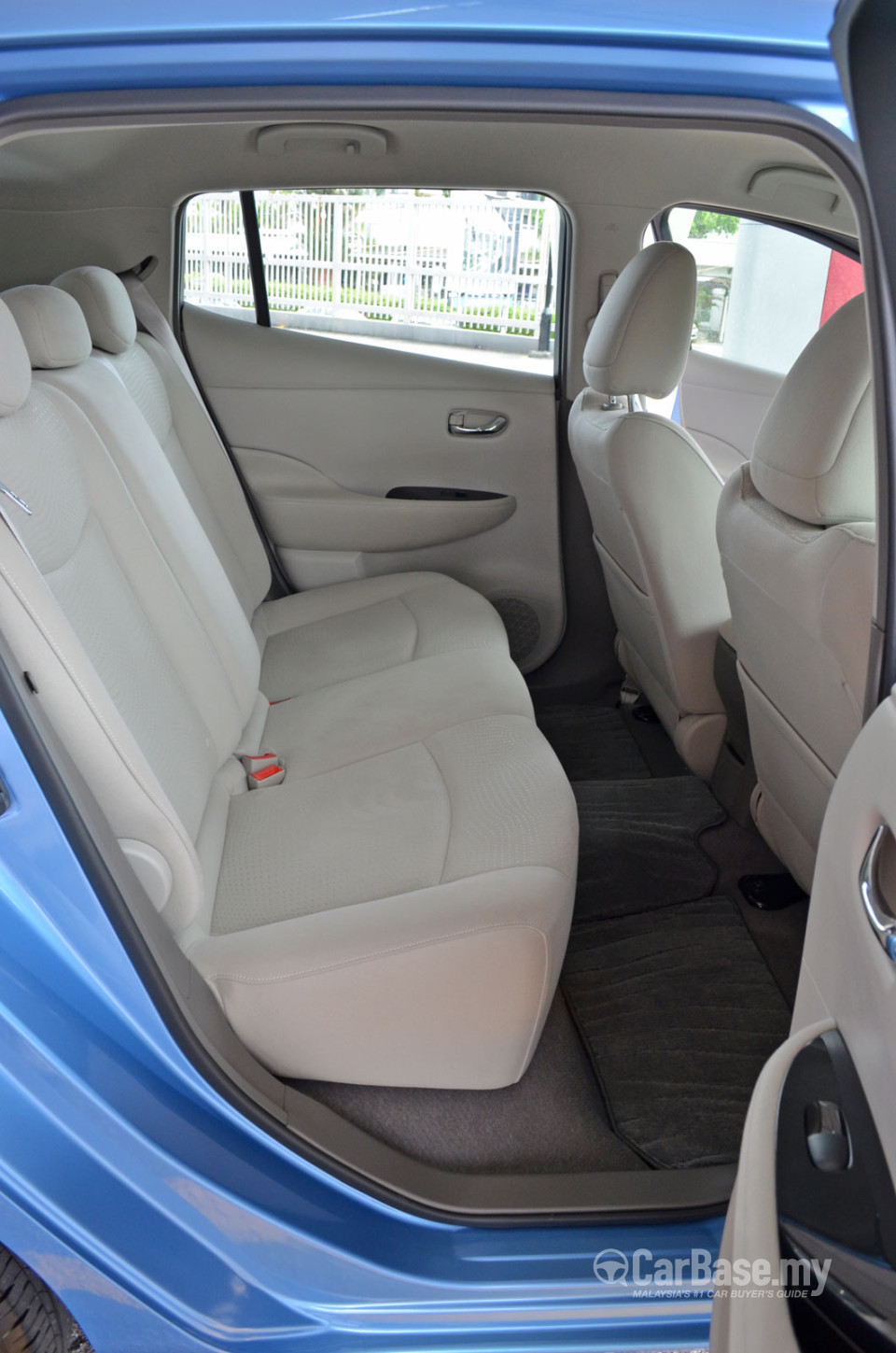 Nissan Leaf ZE0 (2013) Interior