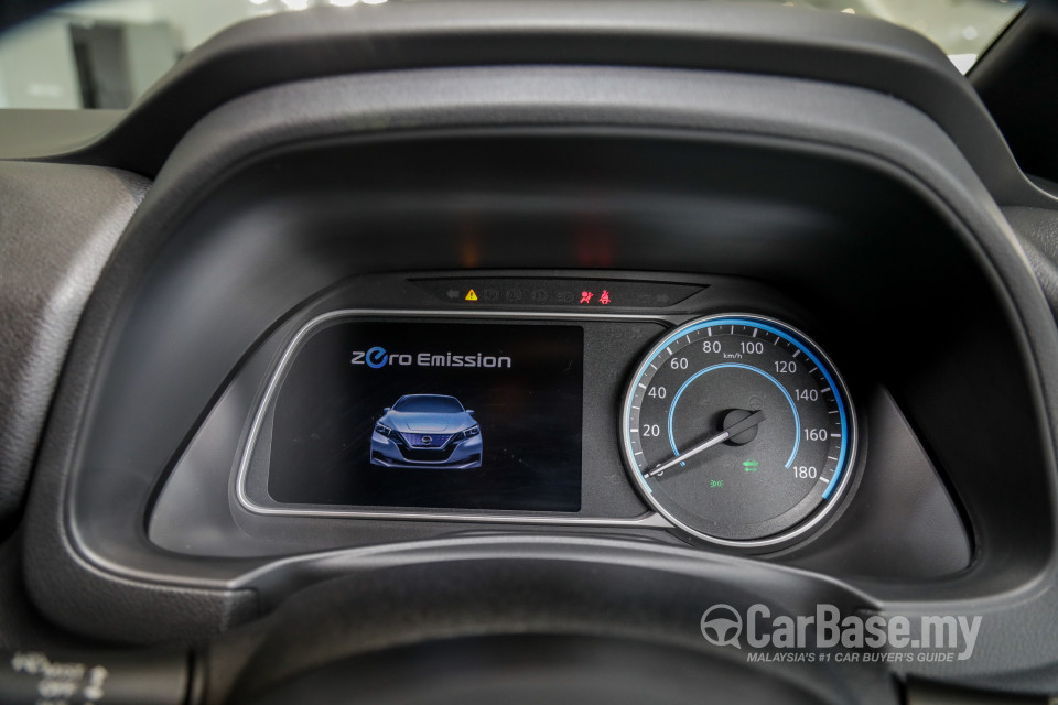 Nissan Leaf ZE1 (2019) Interior