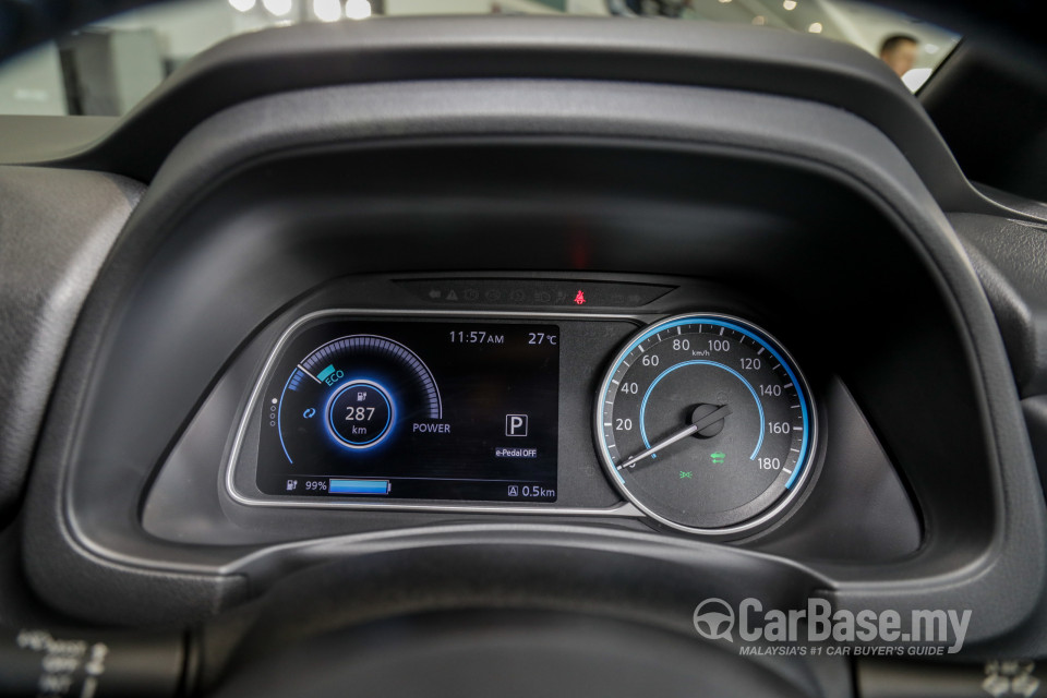 Nissan Leaf ZE1 (2019) Interior