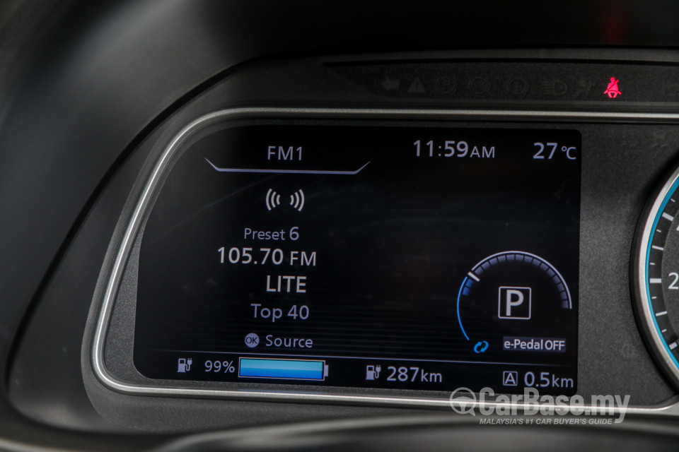 Nissan Leaf ZE1 (2019) Interior