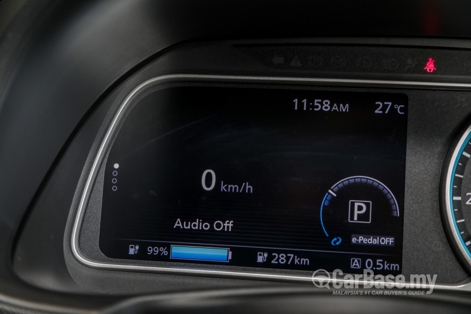 Nissan Leaf ZE1 (2019) Interior