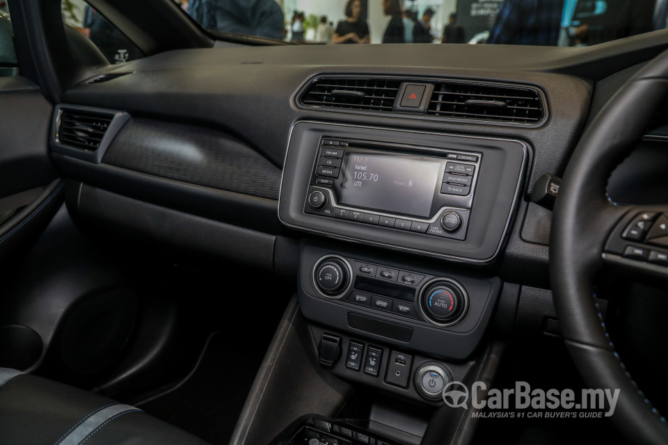 Nissan Leaf ZE1 (2019) Interior