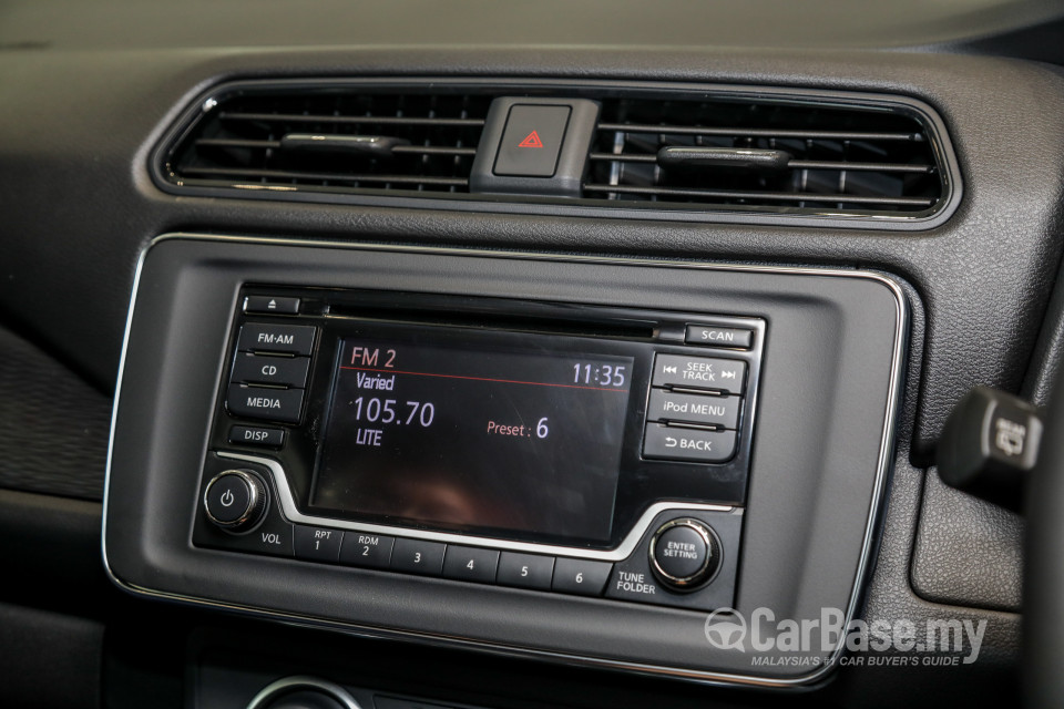 Nissan Leaf ZE1 (2019) Interior