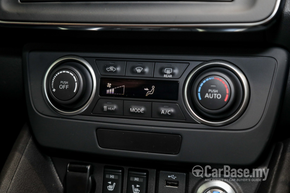 Nissan Leaf ZE1 (2019) Interior