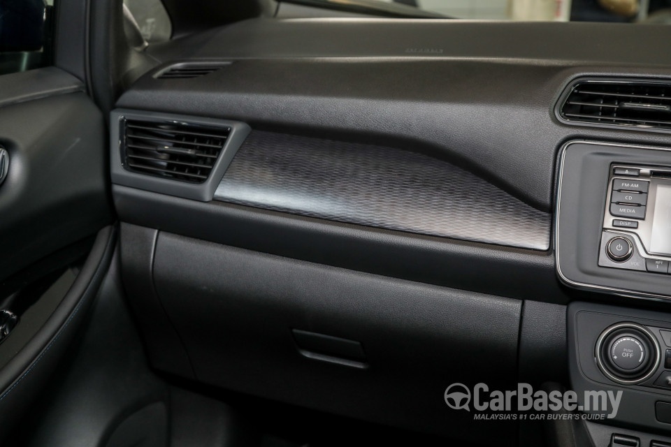 Nissan Leaf ZE1 (2019) Interior