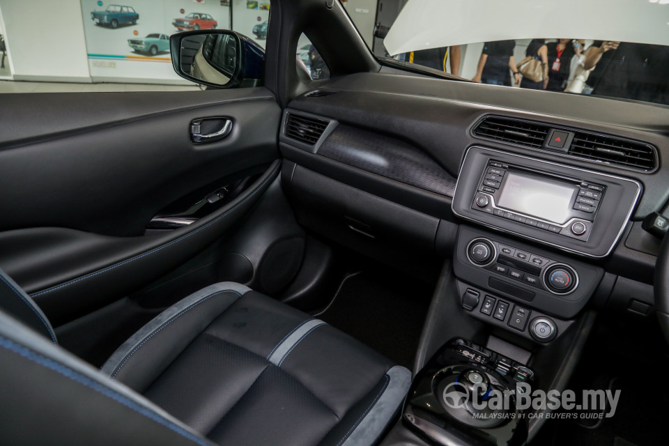 Nissan Leaf ZE1 (2019) Interior