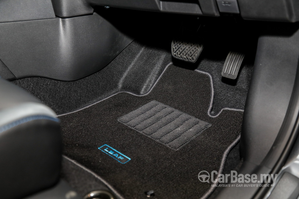 Nissan Leaf ZE1 (2019) Interior