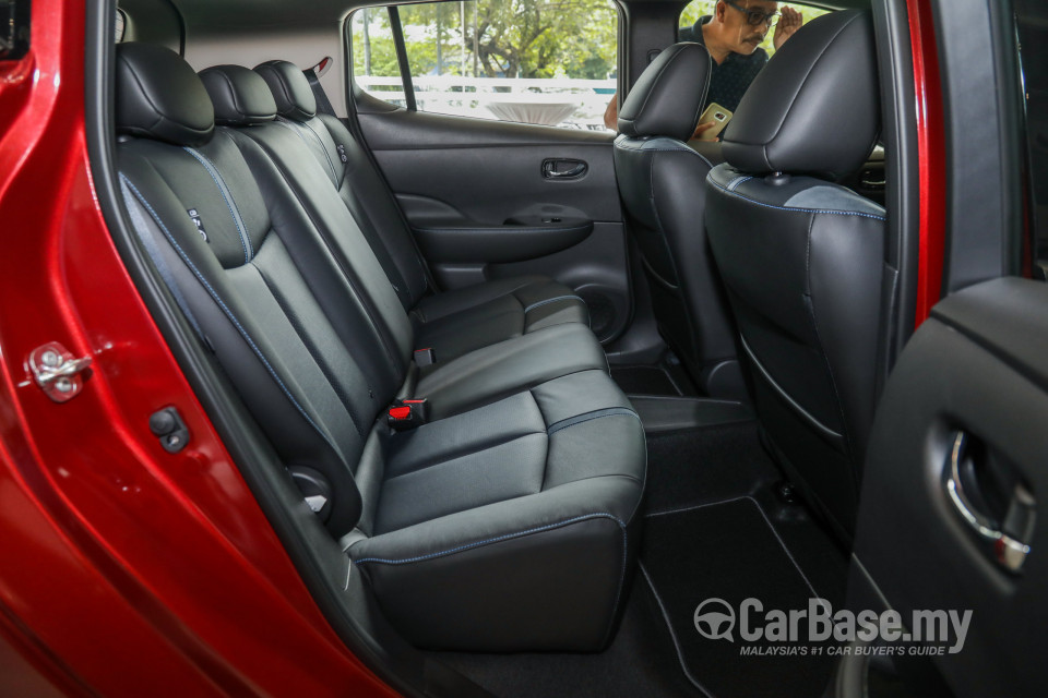 Nissan Leaf ZE1 (2019) Interior