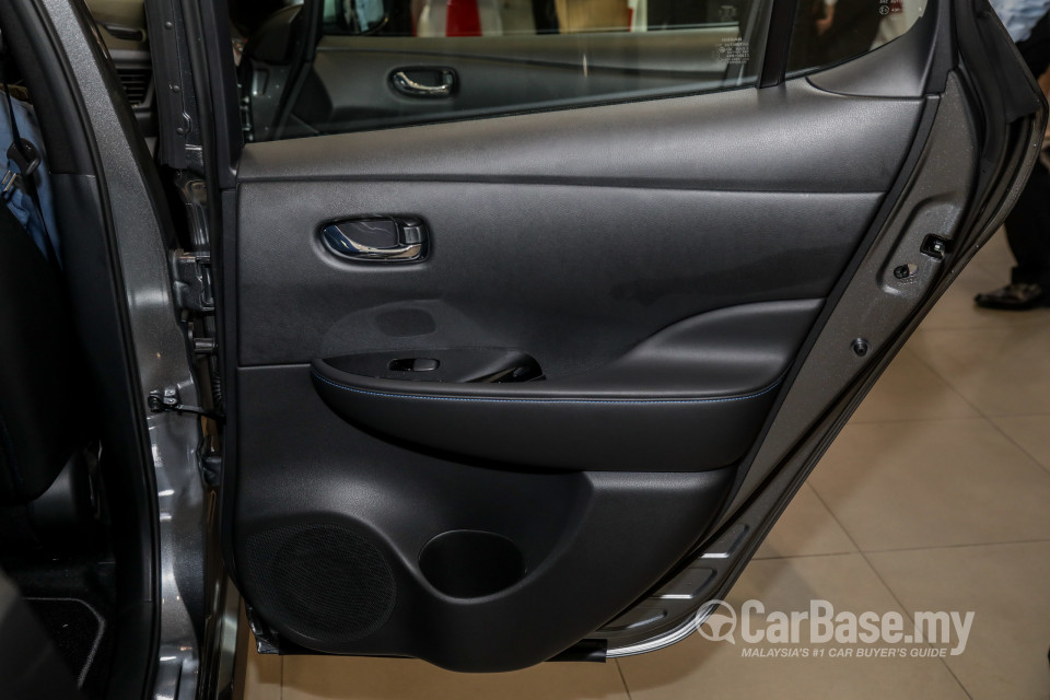 Nissan Leaf ZE1 (2019) Interior