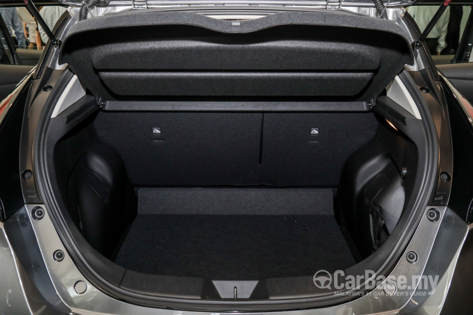 Nissan Leaf ZE1 (2019) Interior