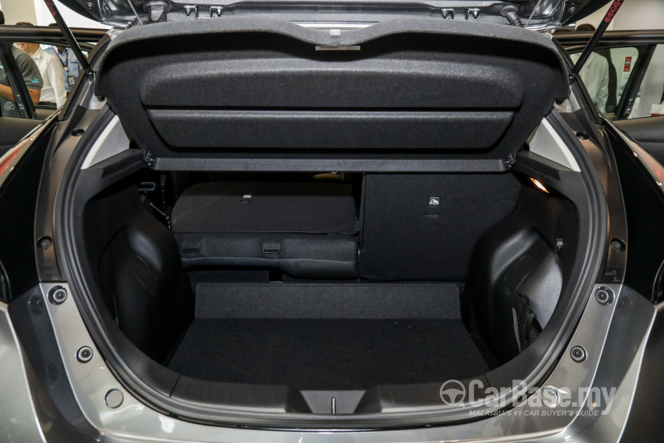 Nissan Leaf ZE1 (2019) Interior