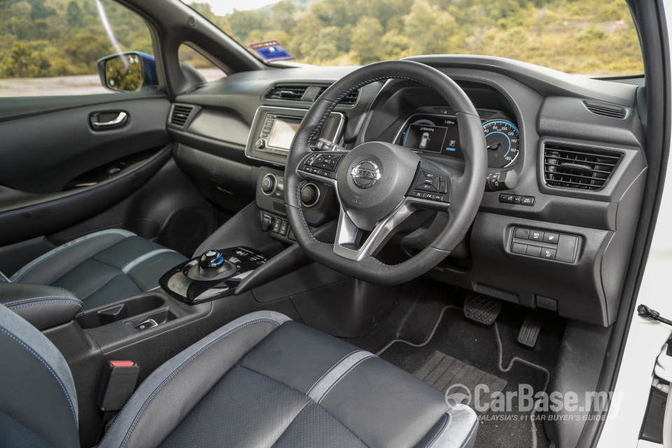 Nissan Leaf ZE1 (2019) Interior