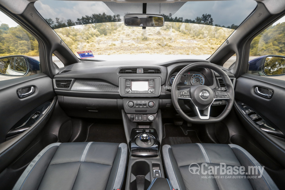Nissan Leaf ZE1 (2019) Interior