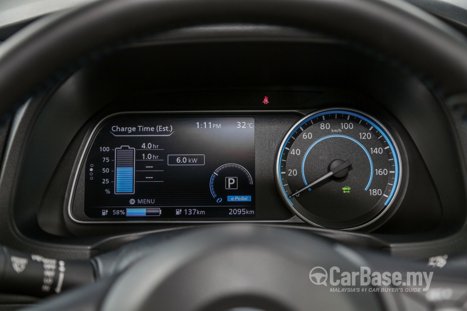 Nissan Leaf ZE1 (2019) Interior