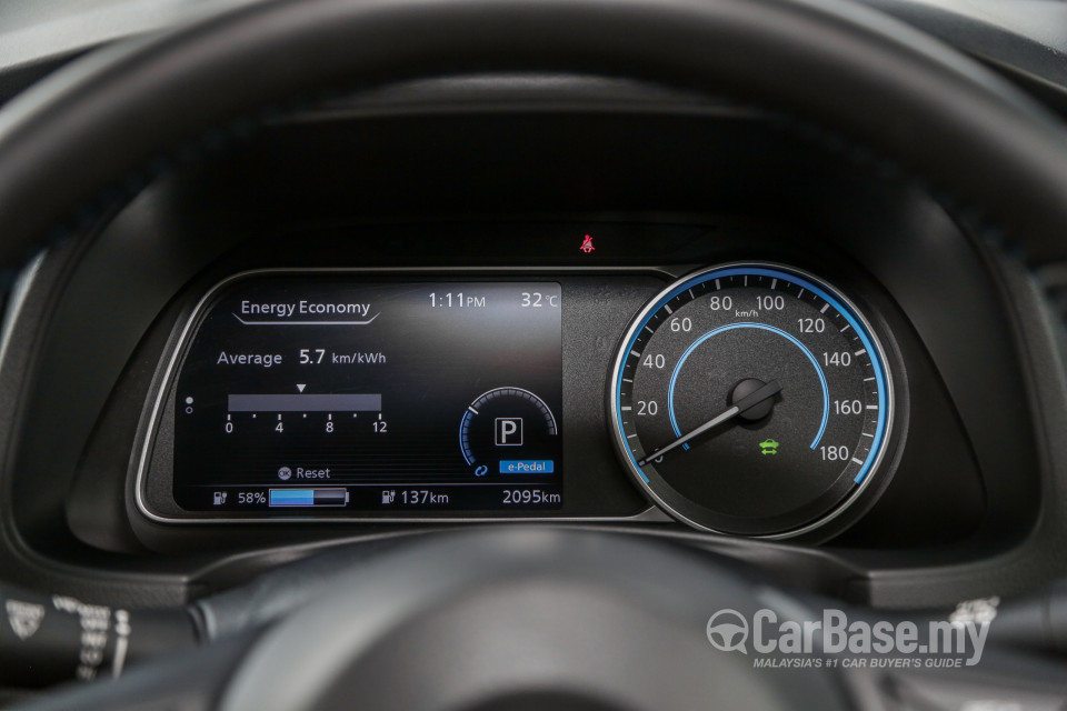 Nissan Leaf ZE1 (2019) Interior