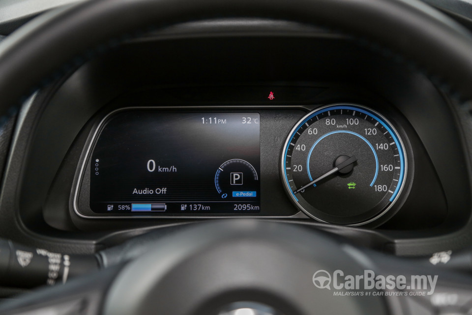 Nissan Leaf ZE1 (2019) Interior