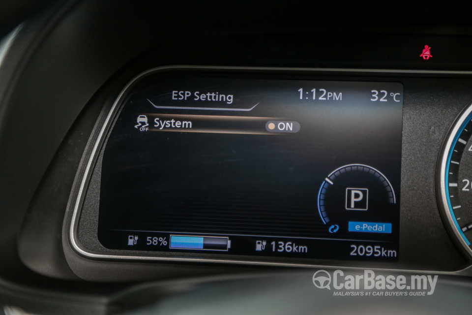 Nissan Leaf ZE1 (2019) Interior