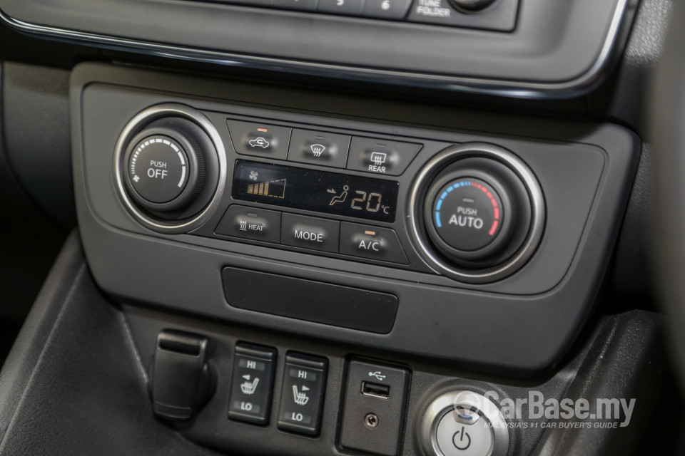 Nissan Leaf ZE1 (2019) Interior