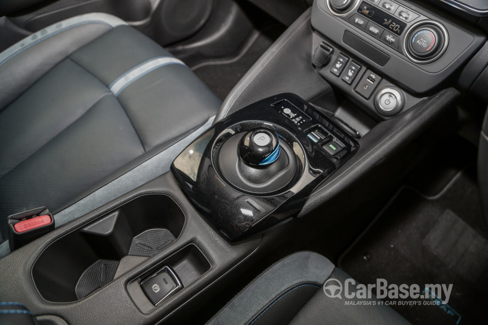 Nissan Leaf ZE1 (2019) Interior
