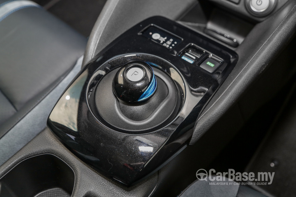 Nissan Leaf ZE1 (2019) Interior