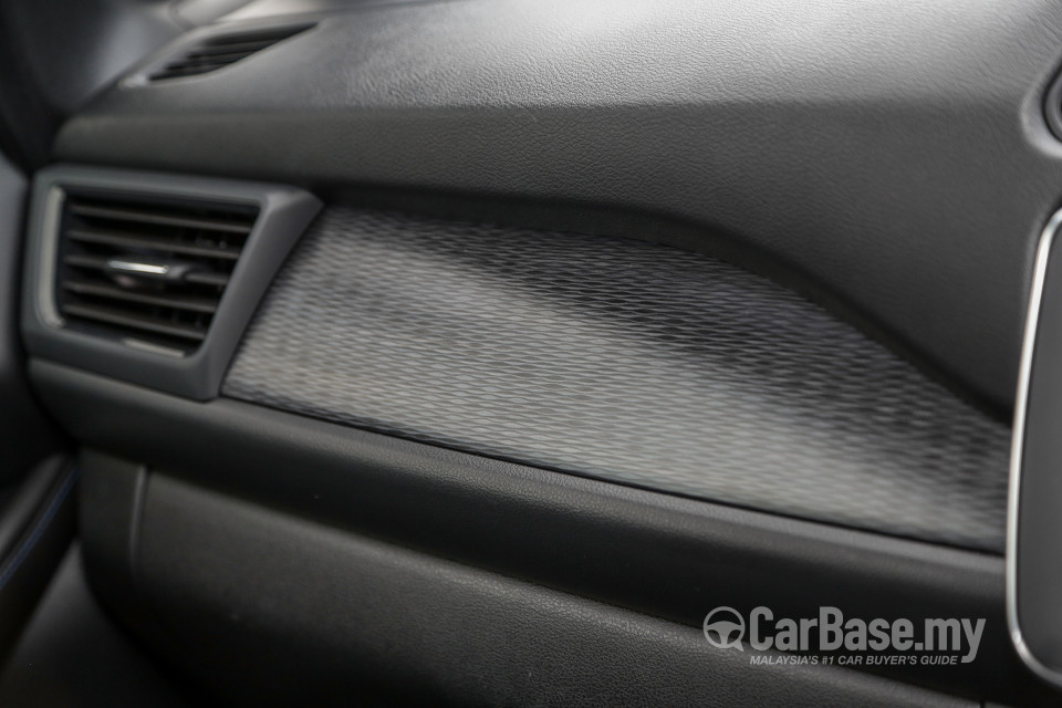Nissan Leaf ZE1 (2019) Interior