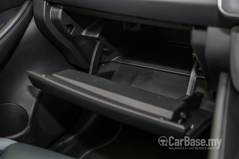 Nissan Leaf ZE1 (2019) Interior