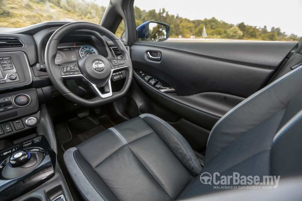 Nissan Leaf ZE1 (2019) Interior