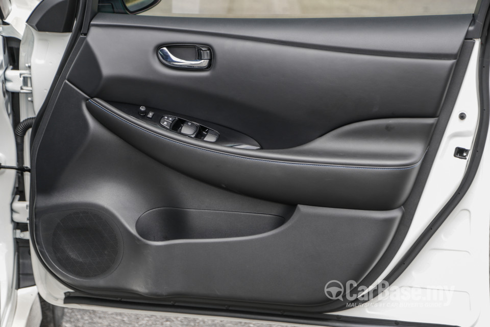 Nissan Leaf ZE1 (2019) Interior