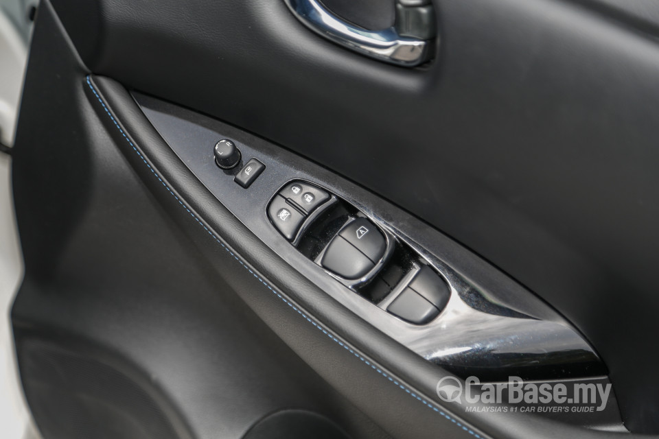 Nissan Leaf ZE1 (2019) Interior