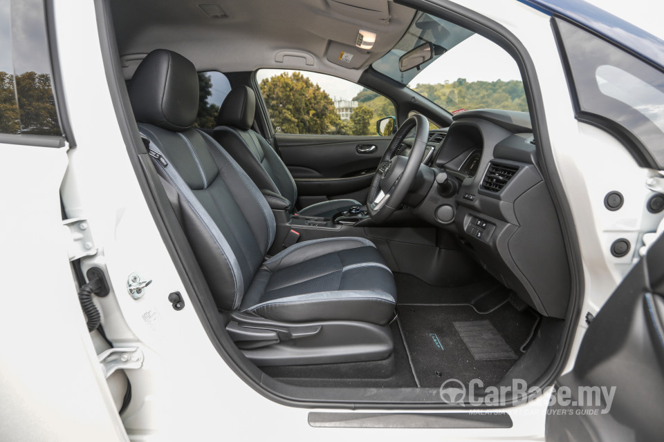 Nissan Leaf ZE1 (2019) Interior