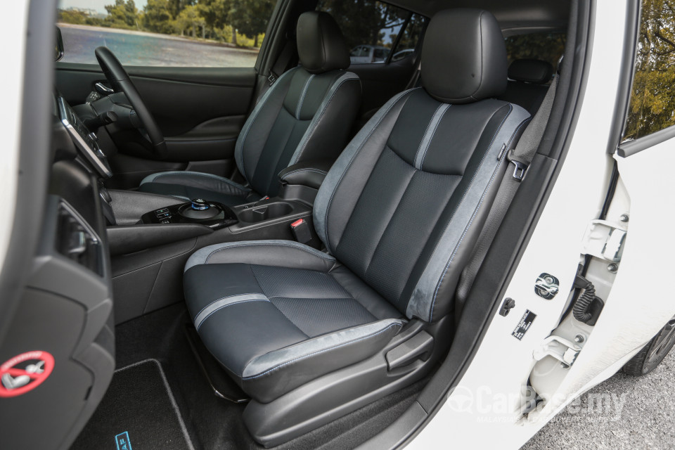 Nissan Leaf ZE1 (2019) Interior