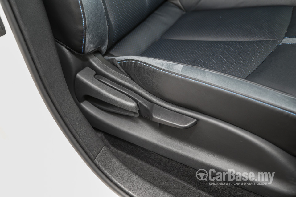 Nissan Leaf ZE1 (2019) Interior