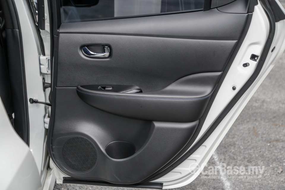 Nissan Leaf ZE1 (2019) Interior