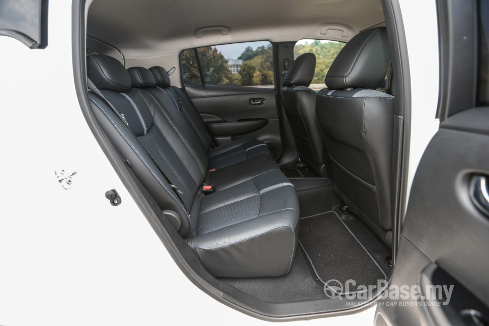 Nissan Leaf ZE1 (2019) Interior