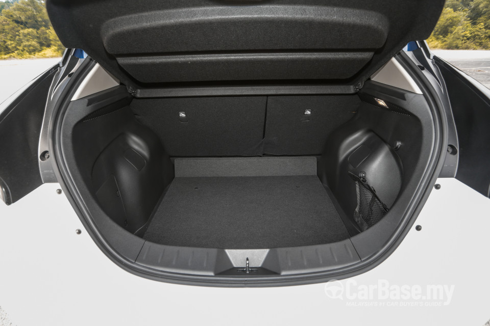 Nissan Leaf ZE1 (2019) Interior