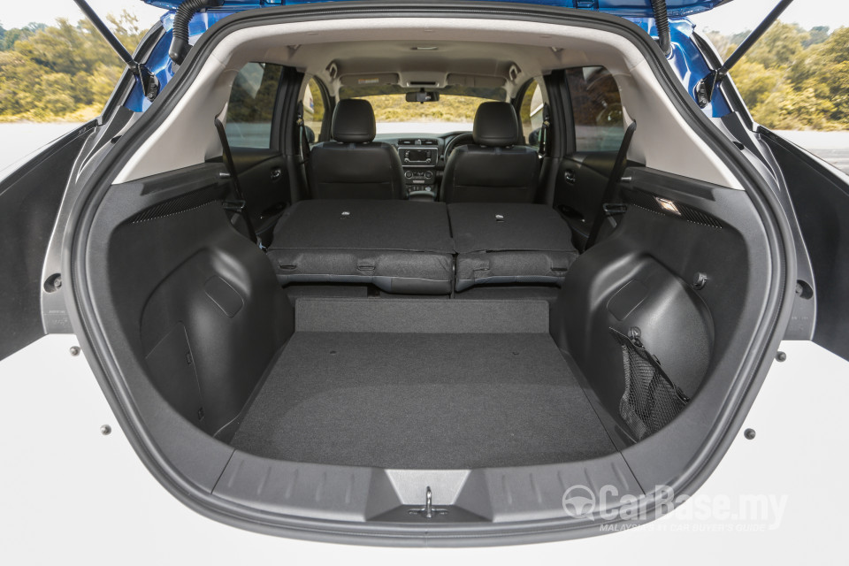 Nissan Leaf ZE1 (2019) Interior