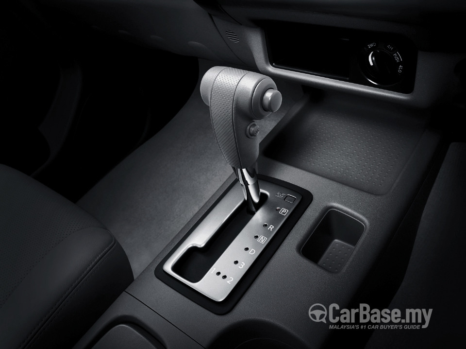 Nissan Navara D40 Facelift (2013) Interior