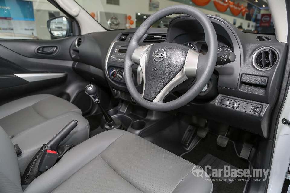 Nissan Navara D23 (2015) Interior