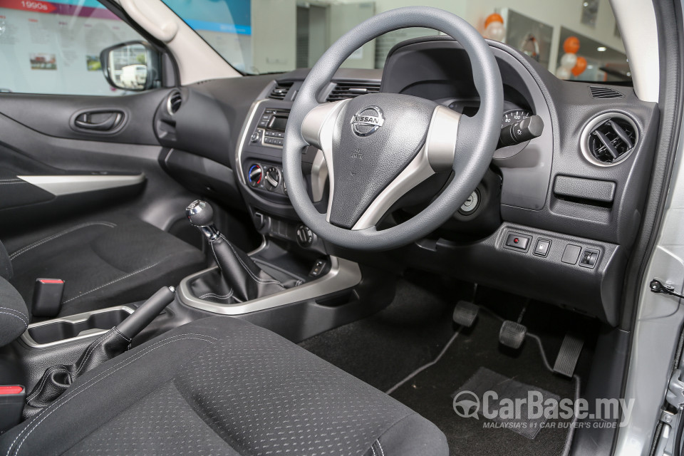 Nissan Navara D23 (2015) Interior