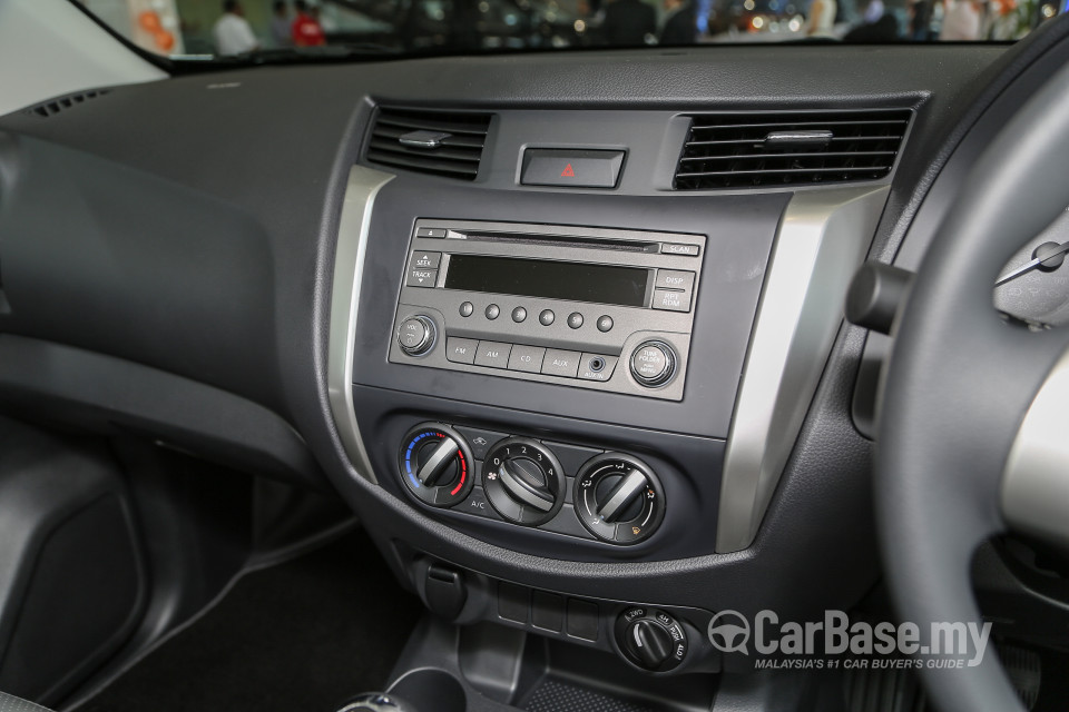 Nissan Navara D23 (2015) Interior