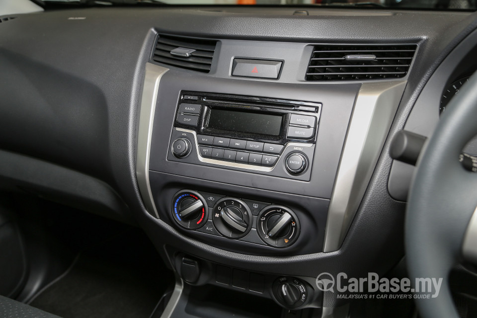 Nissan Navara D23 (2015) Interior