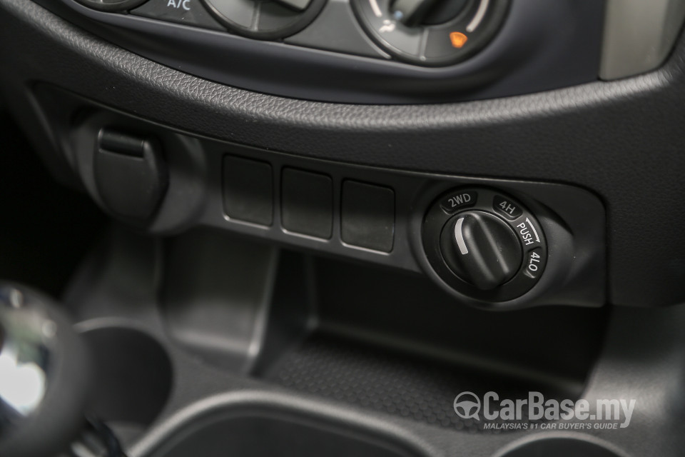 Nissan Navara D23 (2015) Interior