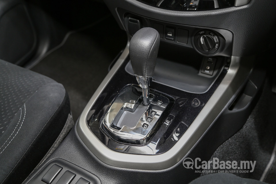 Nissan Navara D23 (2015) Interior