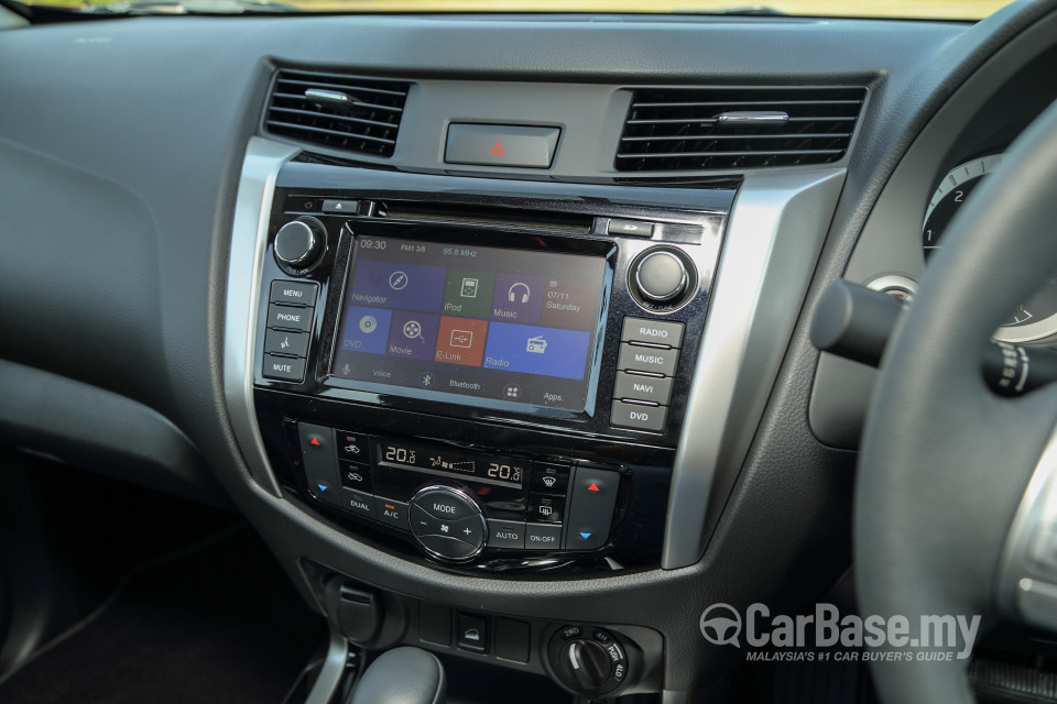 Nissan Navara D23 (2015) Interior