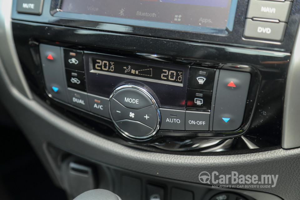 Nissan Navara D23 (2015) Interior