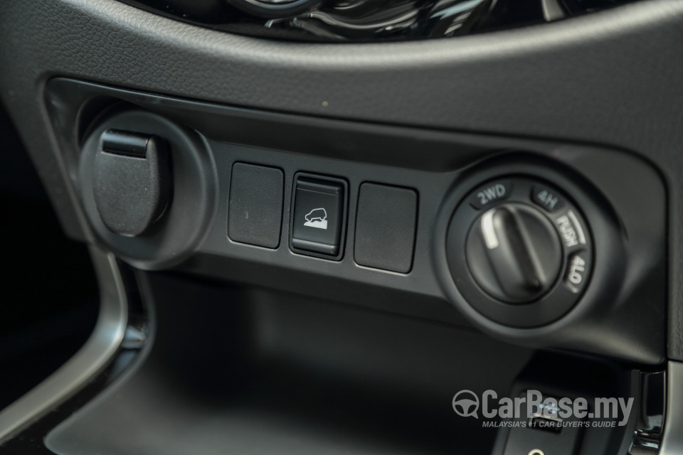 Nissan Navara D23 (2015) Interior
