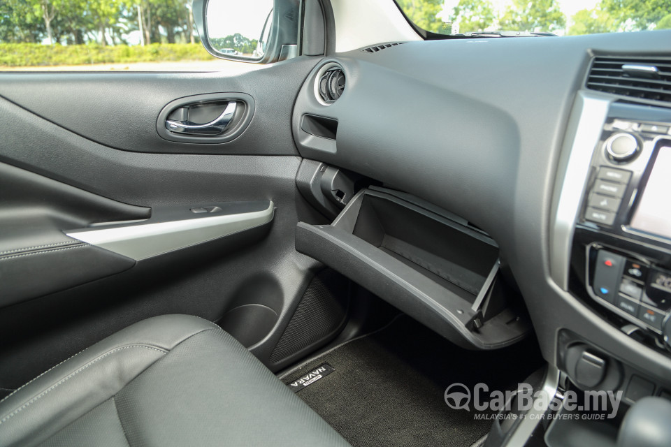 Nissan Navara D23 (2015) Interior