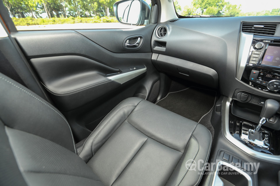 Nissan Navara D23 (2015) Interior