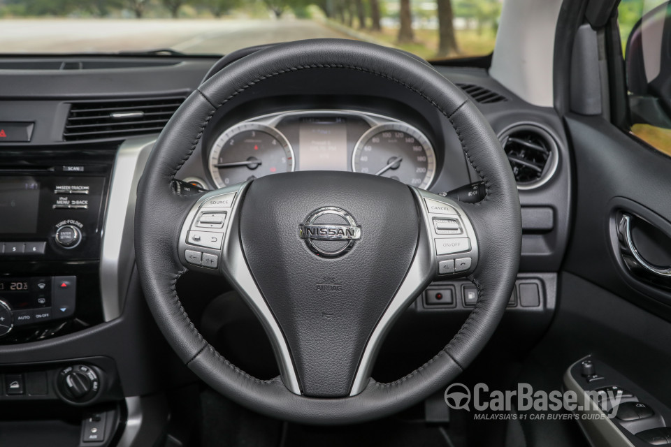 Nissan Navara D23 (2015) Interior