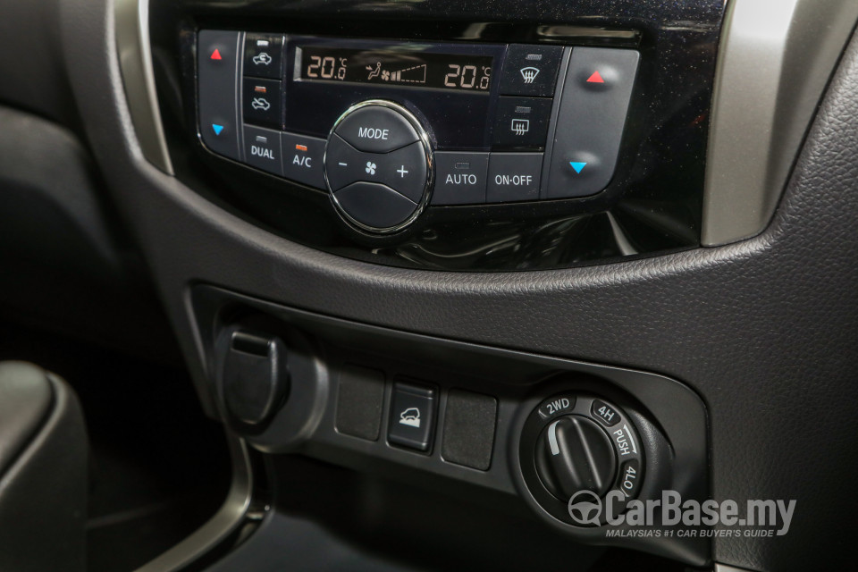 Nissan Navara D23 (2015) Interior
